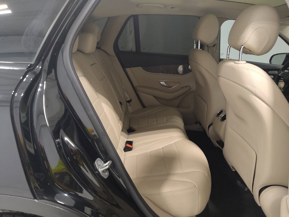 Used 2019 Mercedes-Benz GLC 300 4MATIC w/ Premium Package image 19