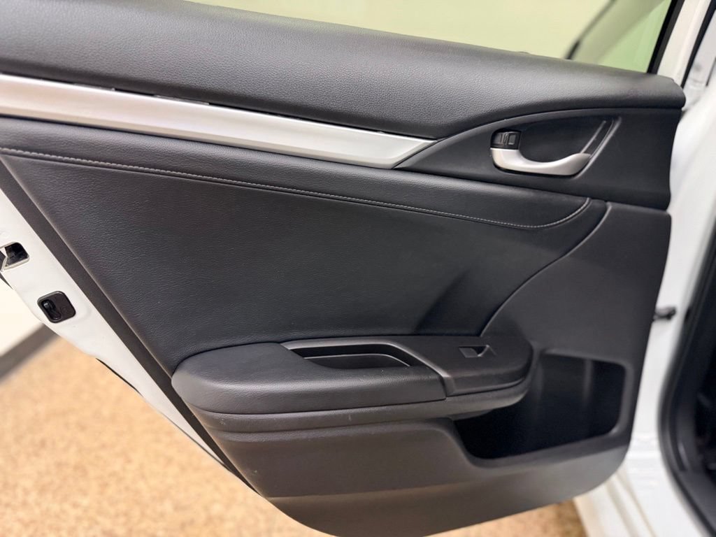 Used 2019 Honda Civic Touring image 22