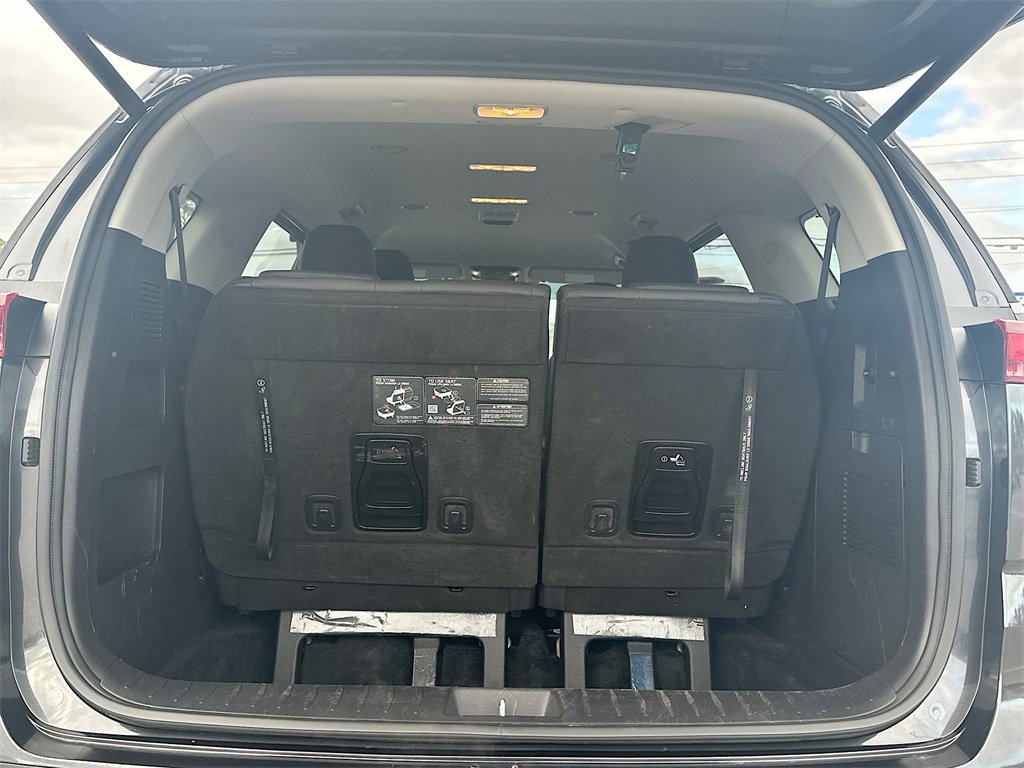Used 2024 Kia Carnival EX image 16