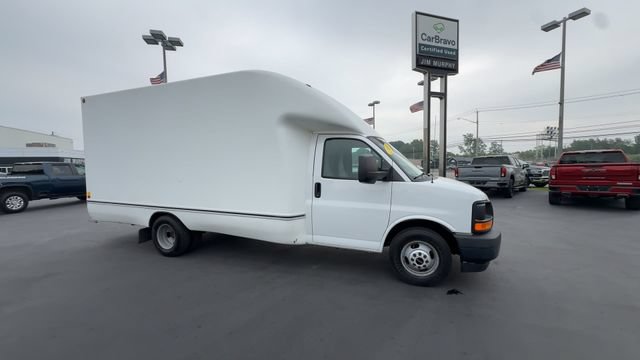 Used 2017 GMC Savana 3500 RWD image 2