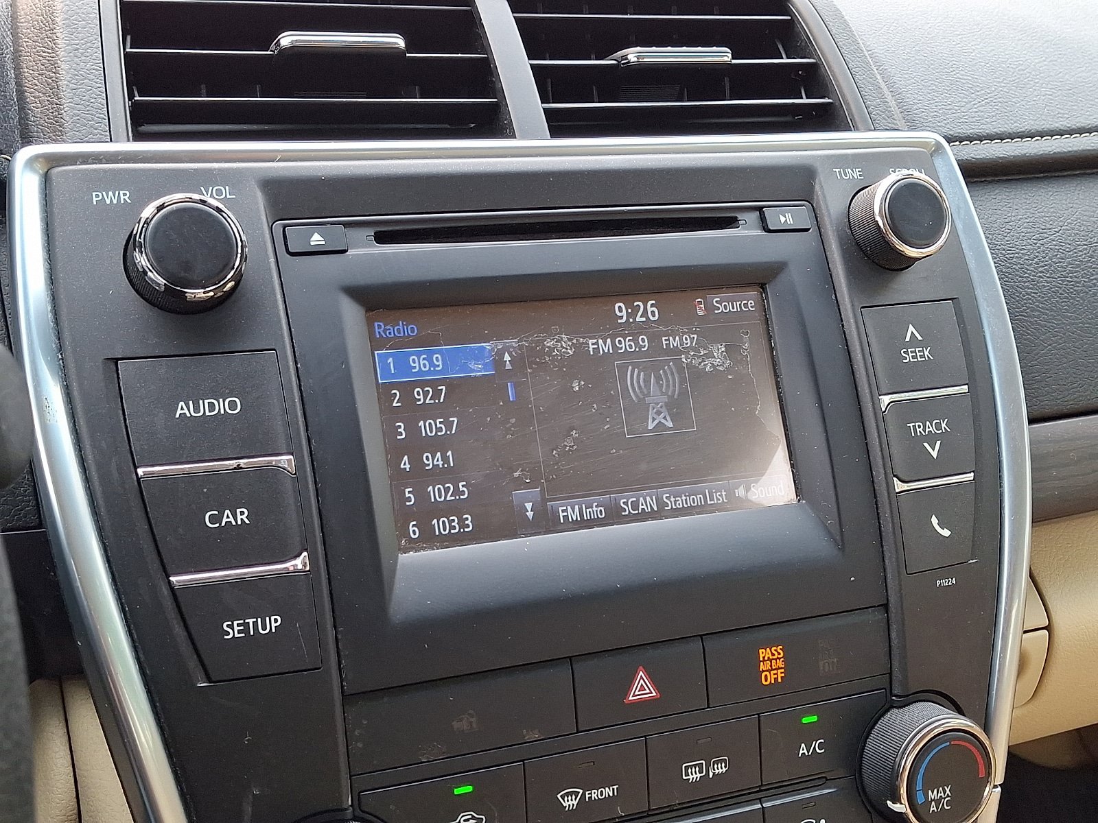 Used 2016 Toyota Camry LE FWD image 17