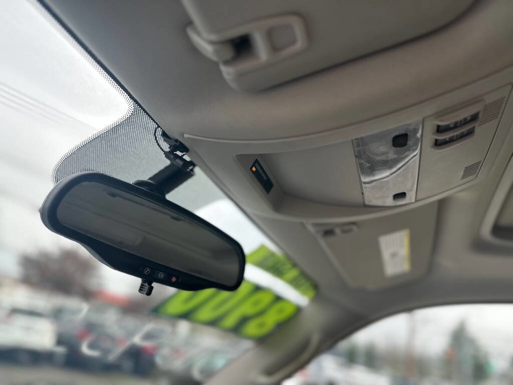 Used 2010 Chevrolet Suburban LT image 16