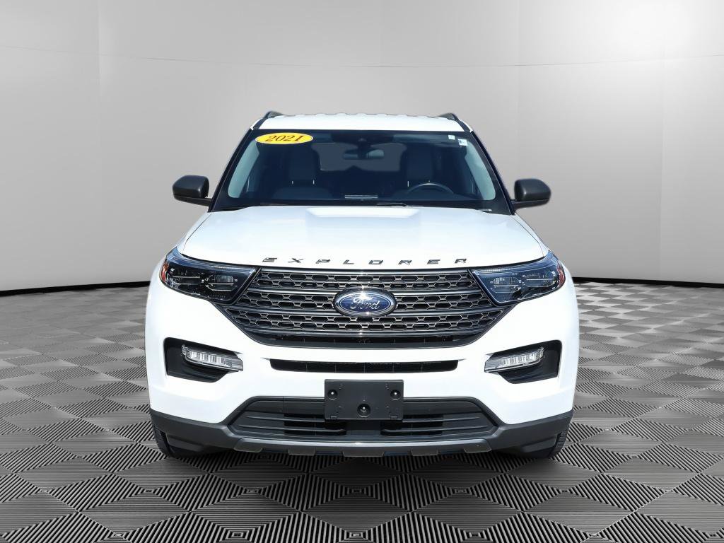 Used 2021 Ford Explorer XLT w/ Equipment Group 202A AWD/4WD image 11