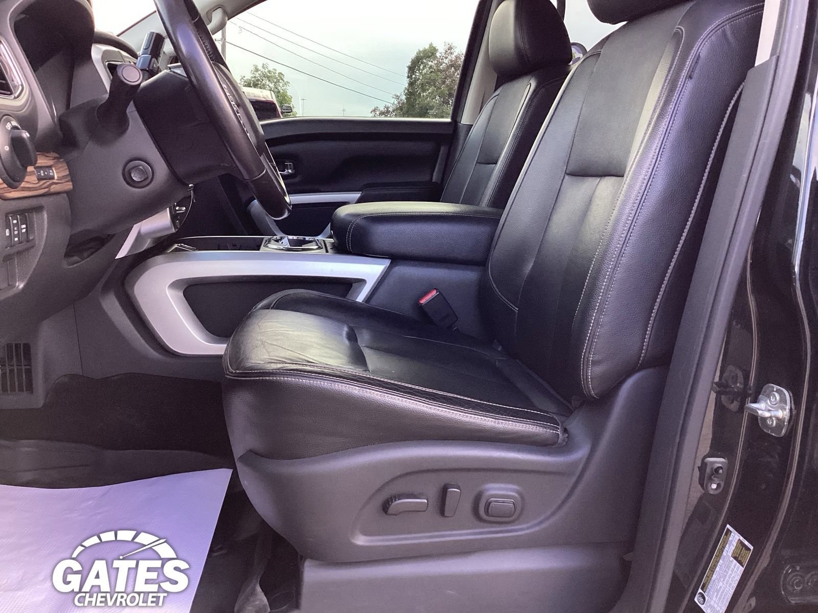 Used 2019 Nissan Titan SL w/ Texas Titan Edition AWD/4WD image 13