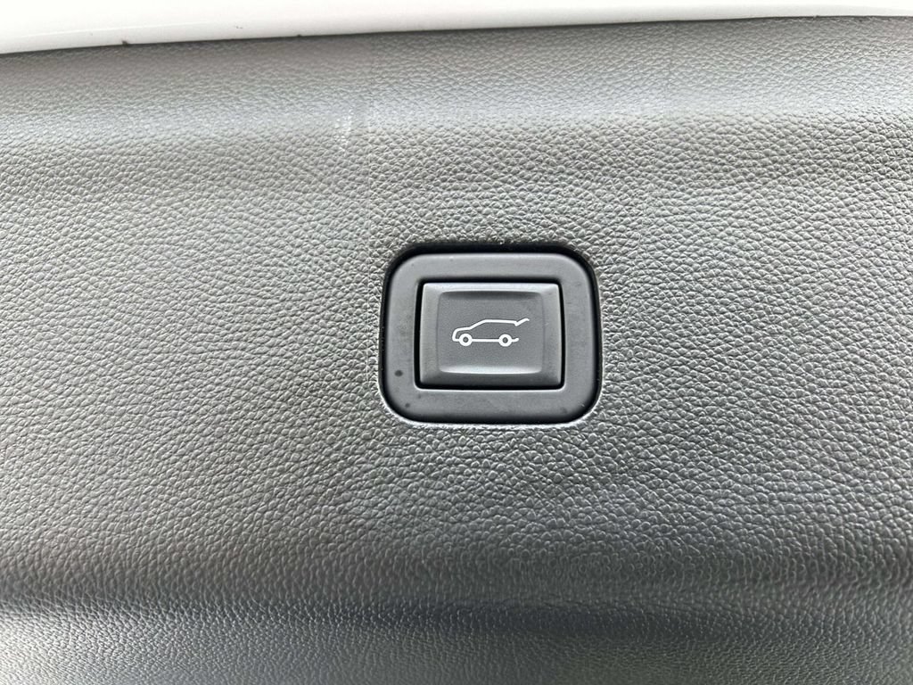 Used 2023 Buick Enclave Premium w/ Experience Buick Package FWD image 12