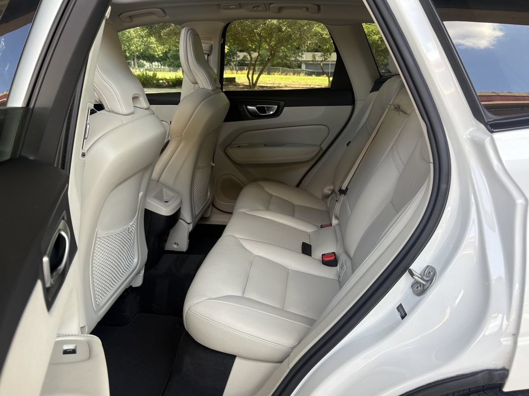 Used 2024 Volvo XC60 B5 Plus AWD/4WD image 22