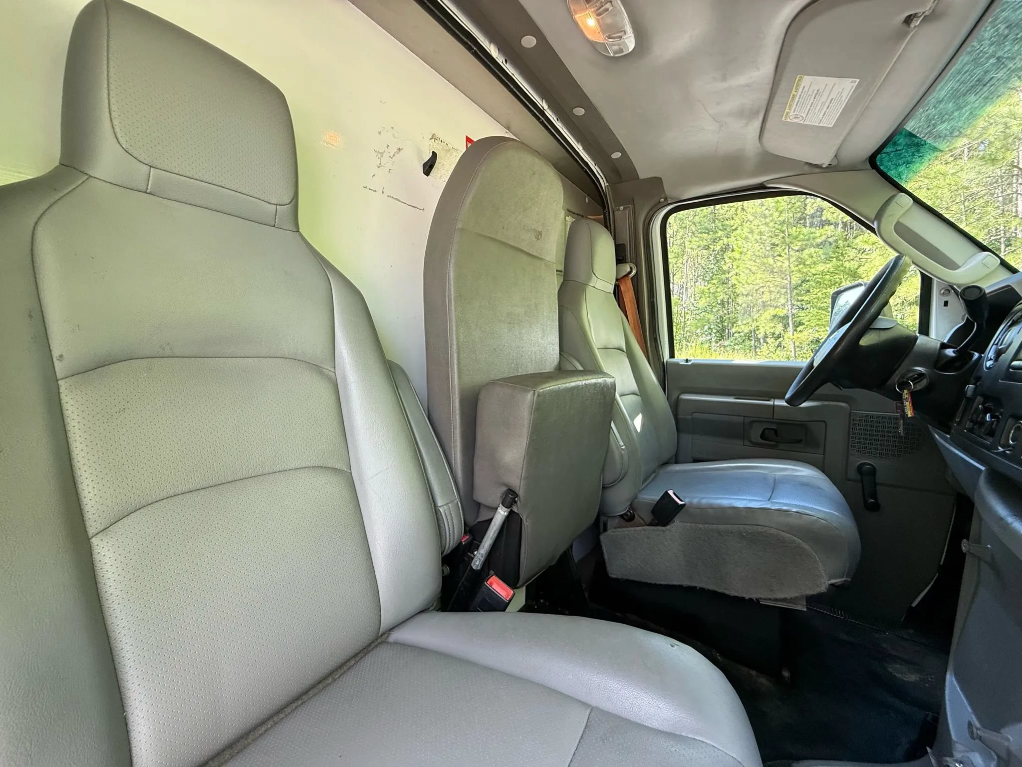 Used 2016 Ford E-350 and Econoline 350 Super Duty RWD image 17