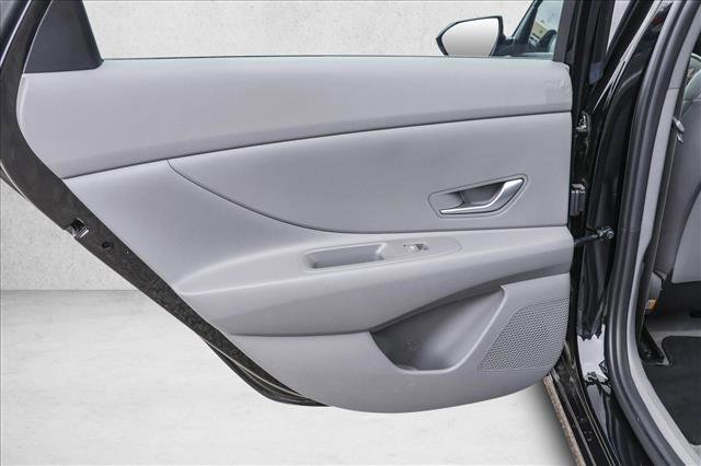 Certified 2025 Hyundai Elantra SE image 22