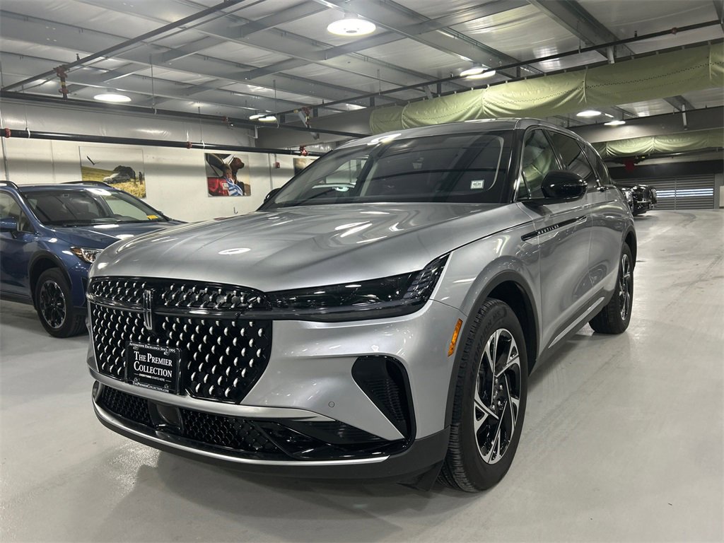 Used 2025 Lincoln Nautilus Premier w/ Equipment Group 102A image 5