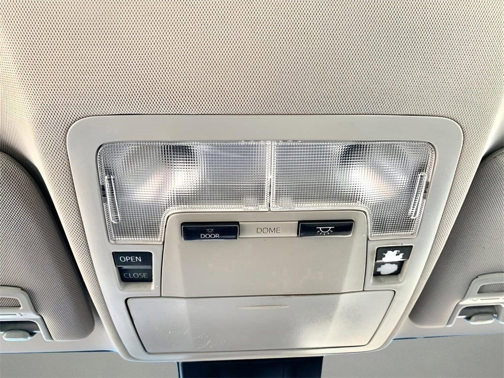 Used 2017 Toyota Avalon XLE Premium image 36