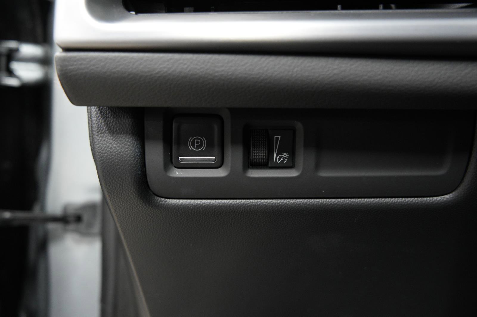 Used 2025 Cadillac XT4 Premium Luxury image 30