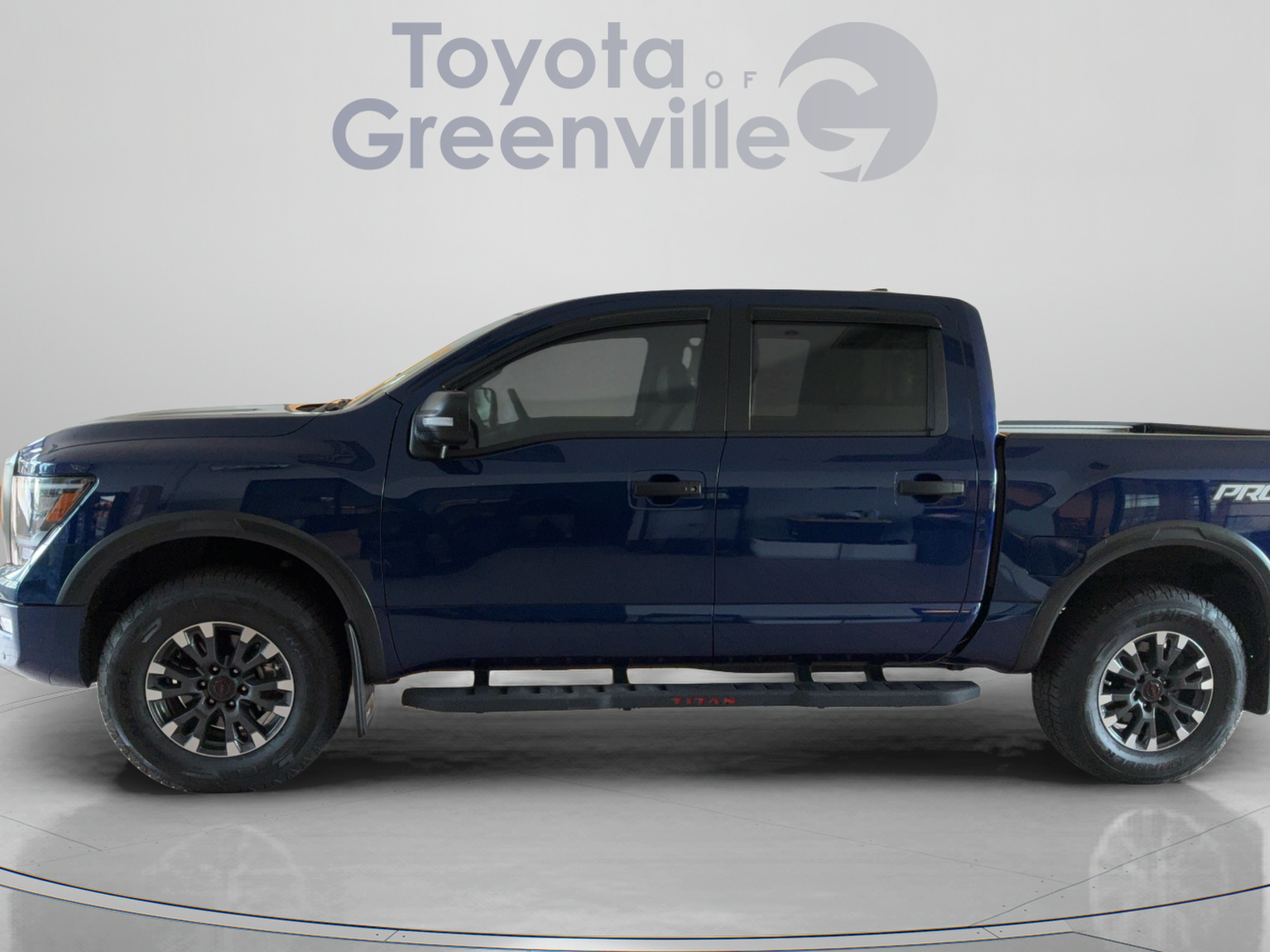 Used 2024 Nissan Titan PRO-4X w/ Pro-4x Convenience Package AWD/4WD image 2
