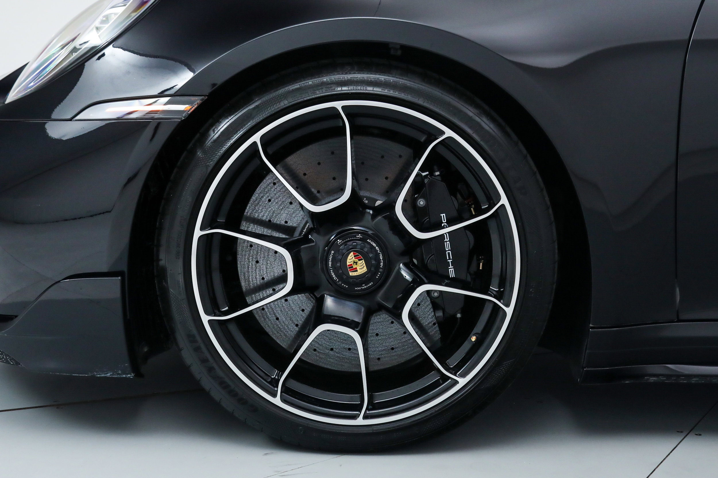Used 2025 Porsche 911 Turbo S AWD/4WD image 40