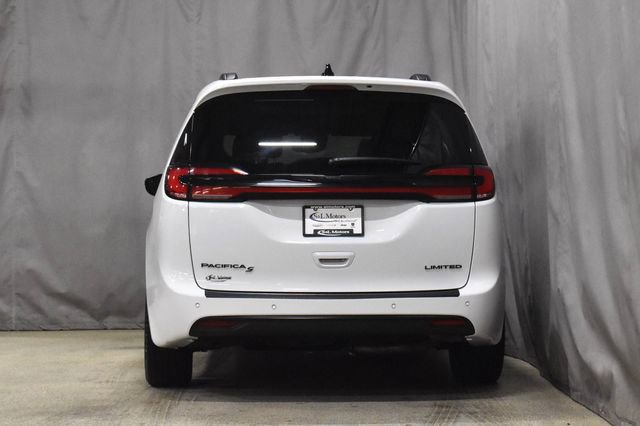 Certified 2025 Chrysler Pacifica Limited image 8