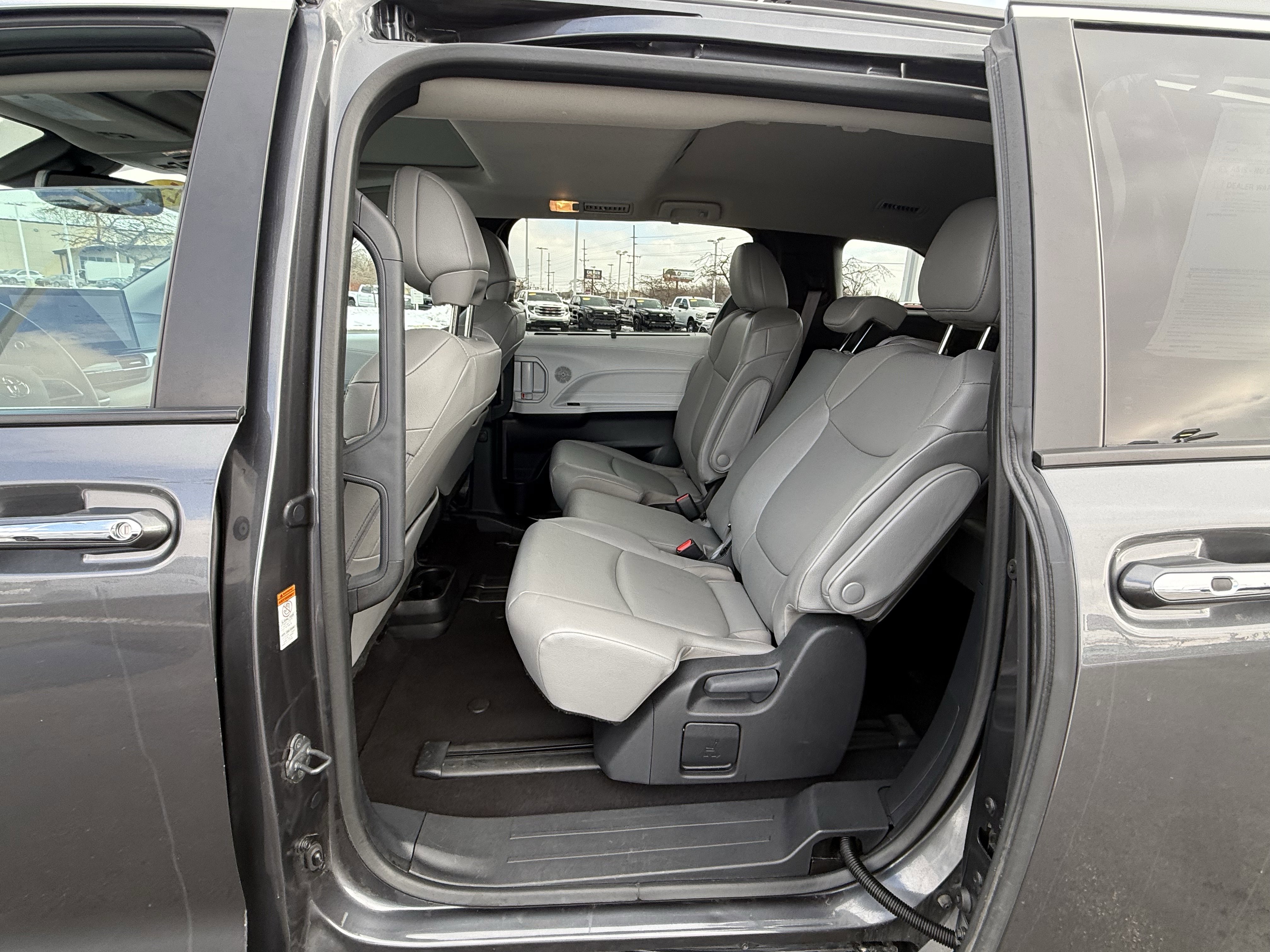 Used 2025 Toyota Sienna XLE image 16