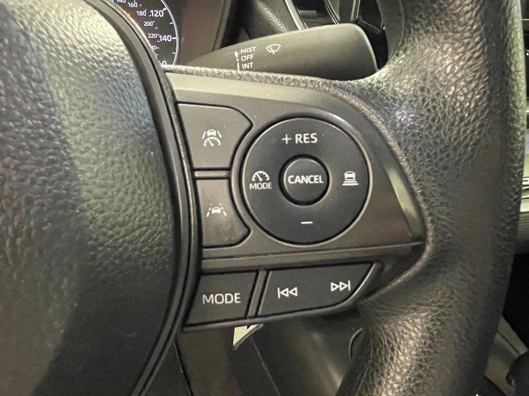 Used 2025 Toyota Corolla LE FWD image 14