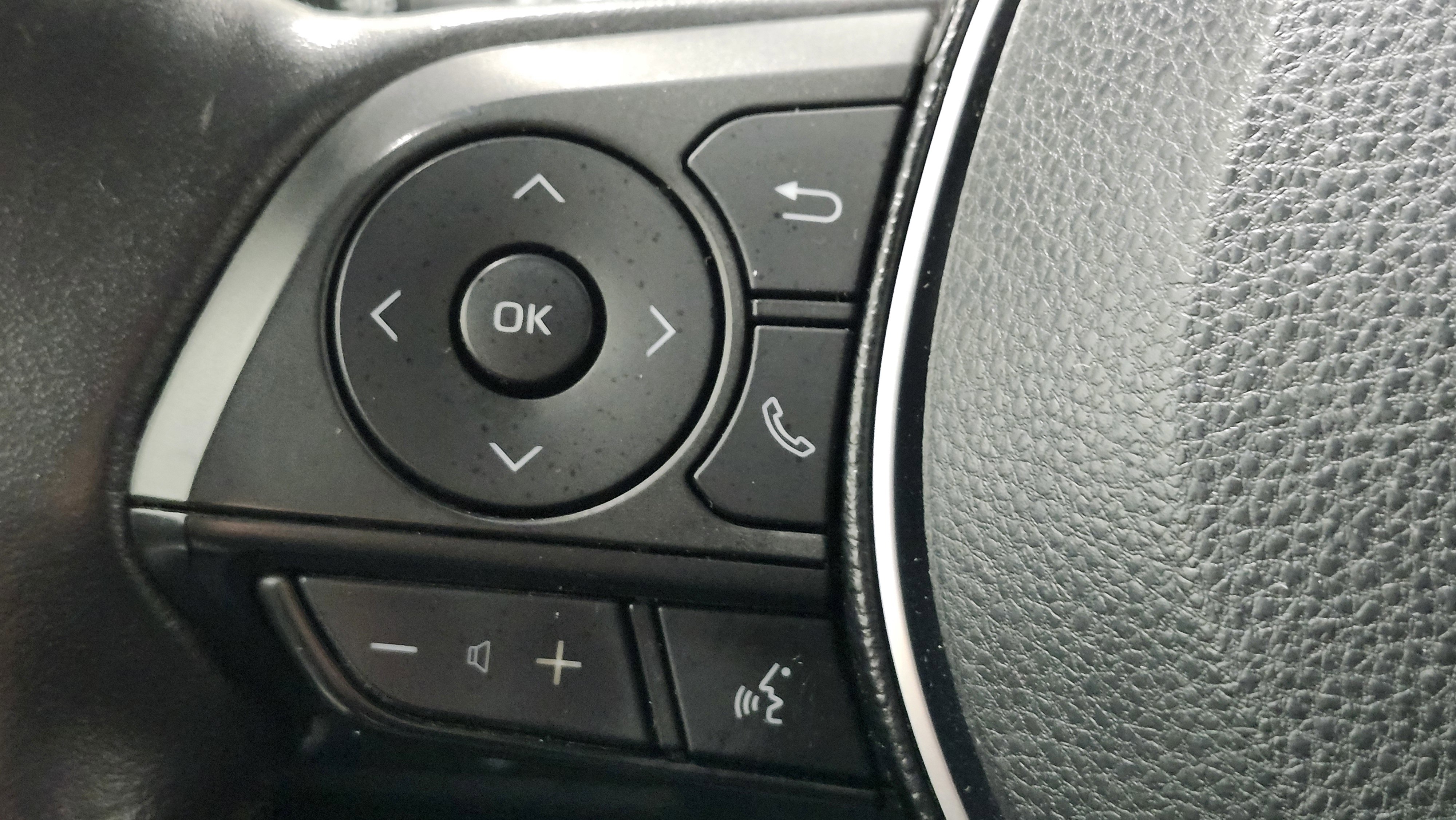 Used 2020 Toyota RAV4 XLE Premium image 36