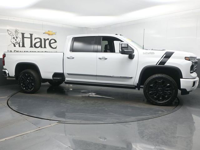 Used 2025 Chevrolet Silverado 2500 High Country w/ High Country Premium Package AWD/4WD image 1