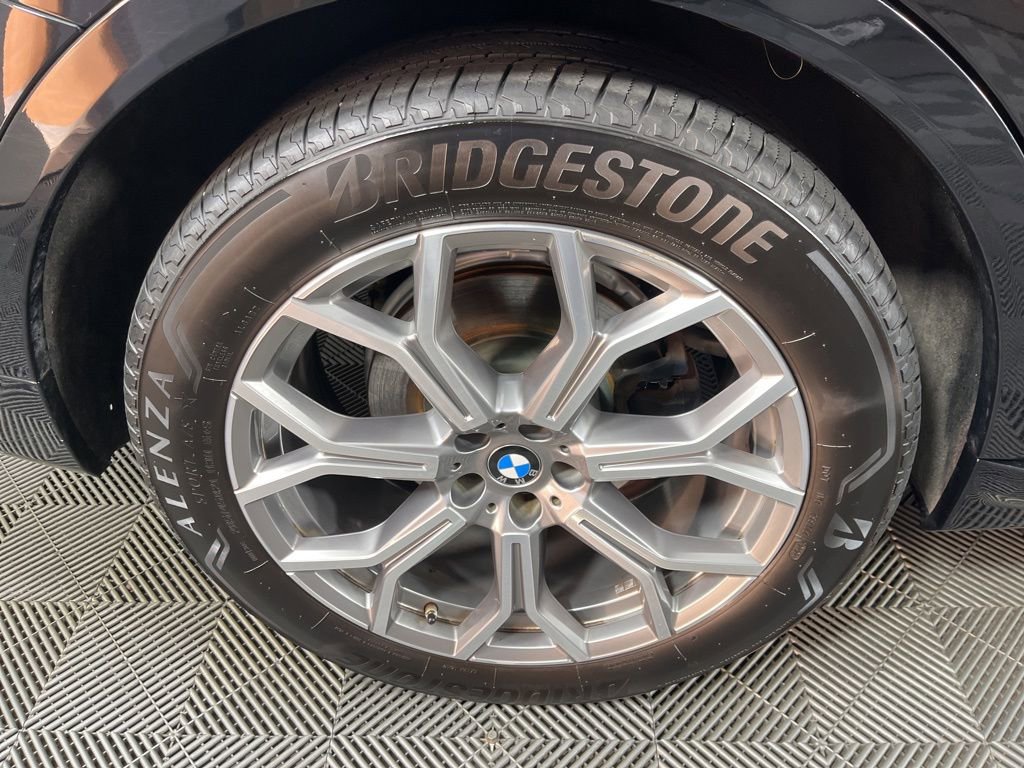 Used 2022 BMW X7 xDrive40i w/ Parking Assistance Package image 18