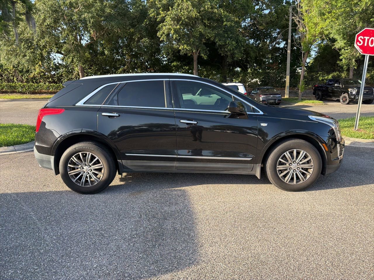 Used 2017 Cadillac XT5 Luxury w/ Driver Awareness Package FWD image 6