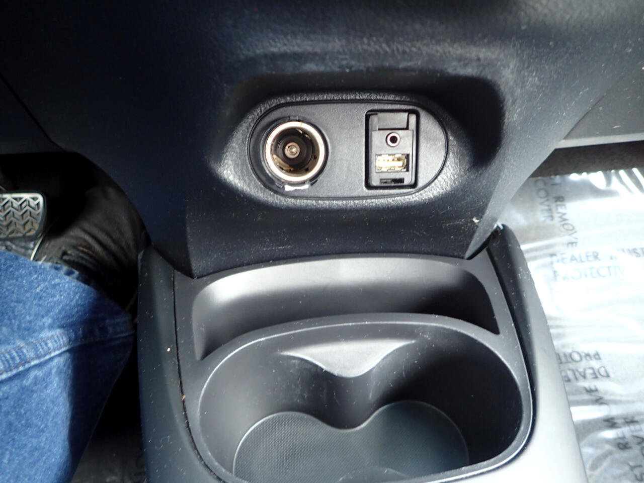 Used 2015 Toyota Yaris L image 17