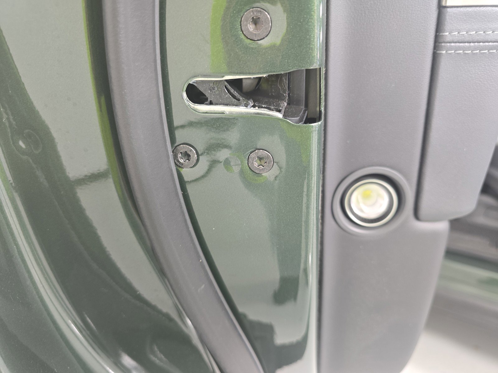 Used 2024 Rivian R1S Adventure image 32