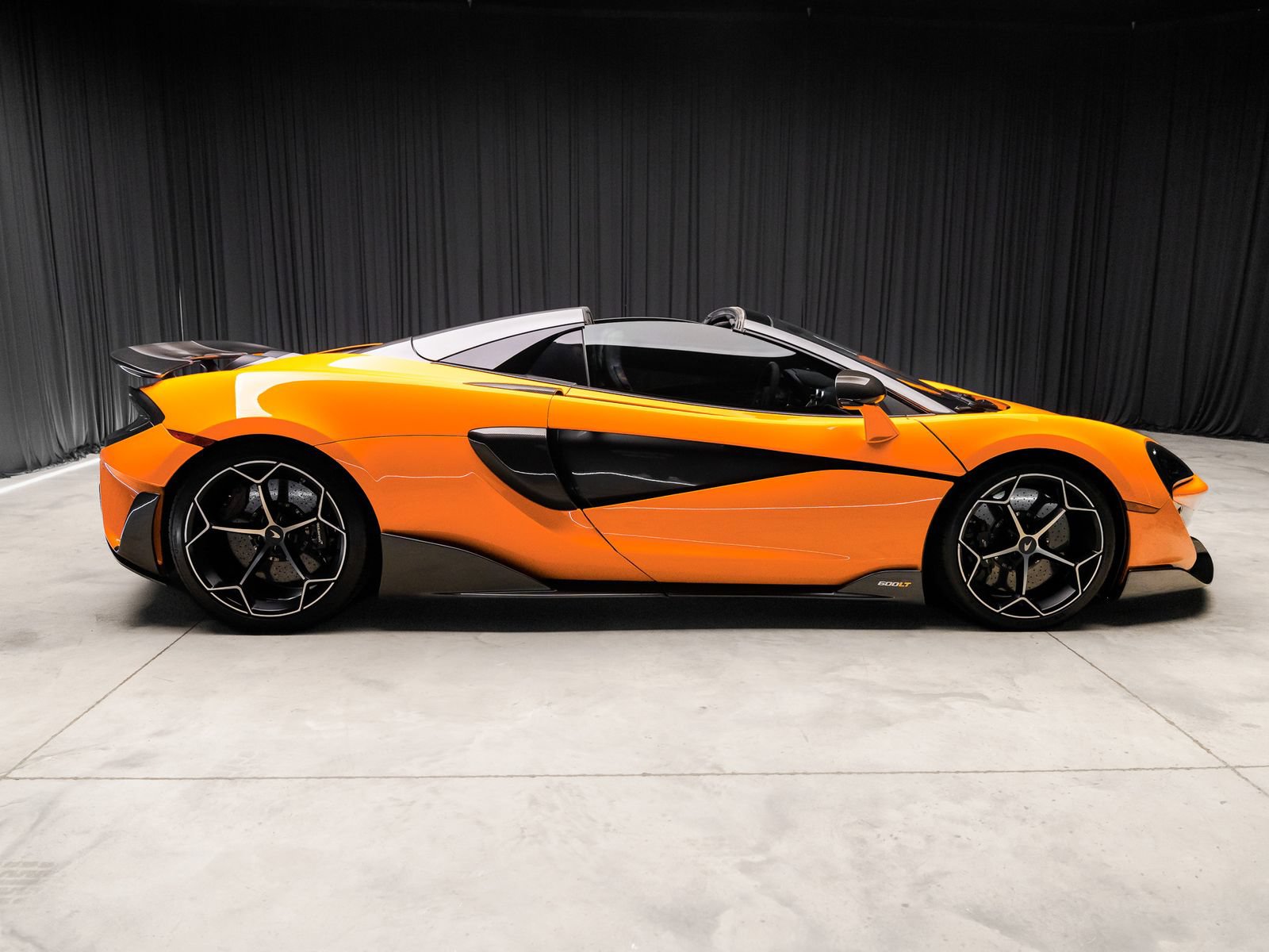 Used 2020 McLaren 600LT Spider RWD image 16