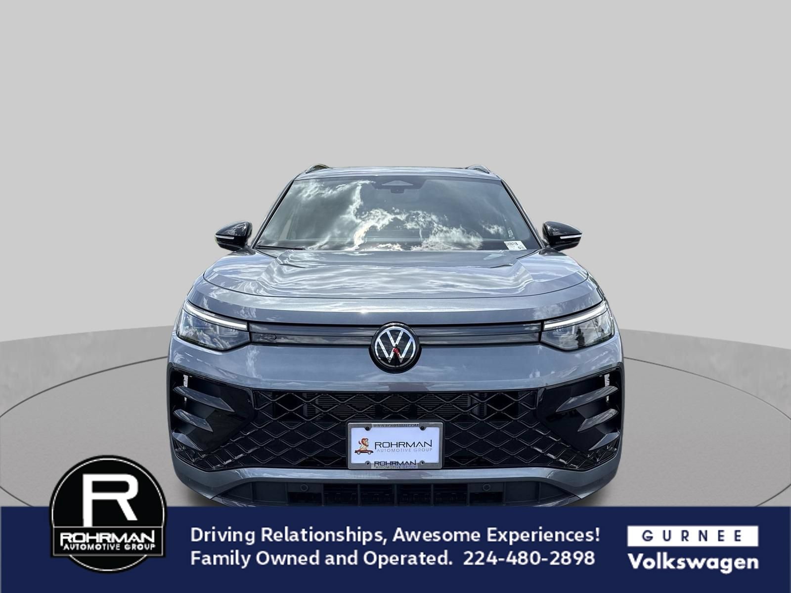 Used 2025 Volkswagen Tiguan SE R-Line AWD/4WD image 3