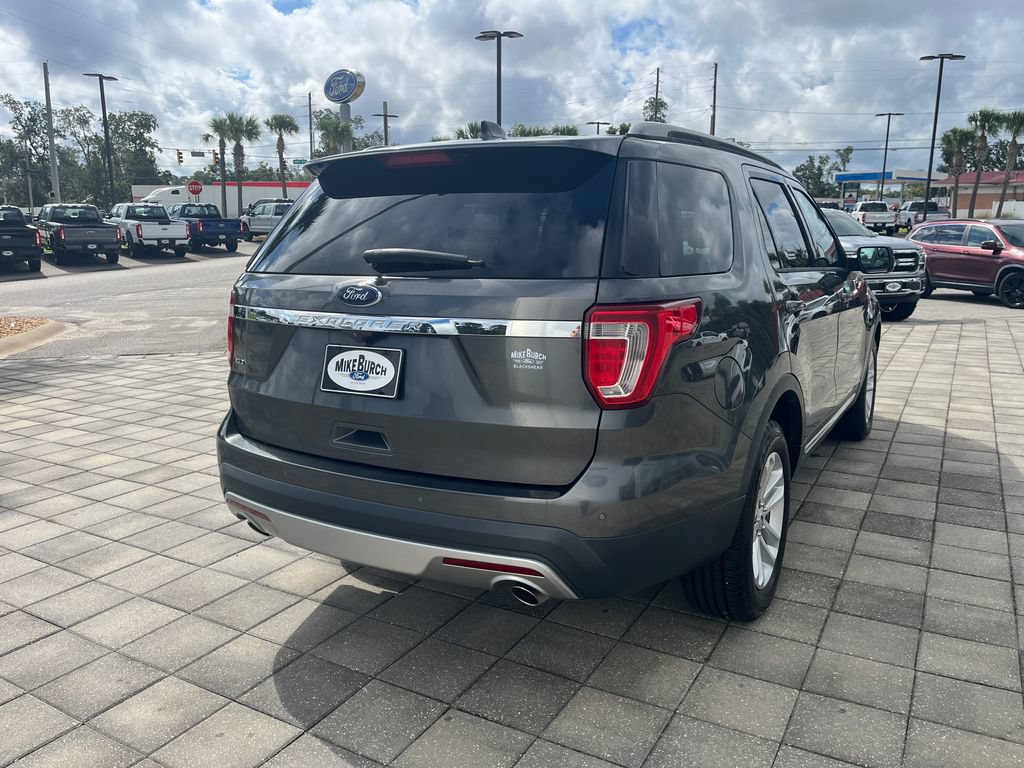 Used 2017 Ford Explorer XLT w/ Equipment Group 202A FWD image 6
