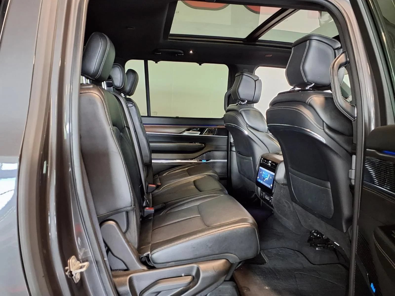 Used 2024 Jeep Grand Wagoneer L 4WD w/ Flexible Seating Group image 12