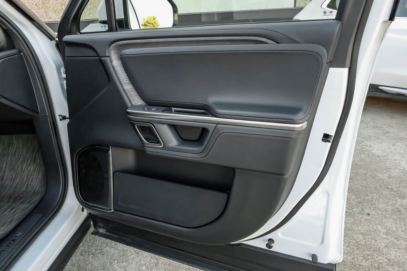 Used 2024 Rivian R1S Adventure image 57