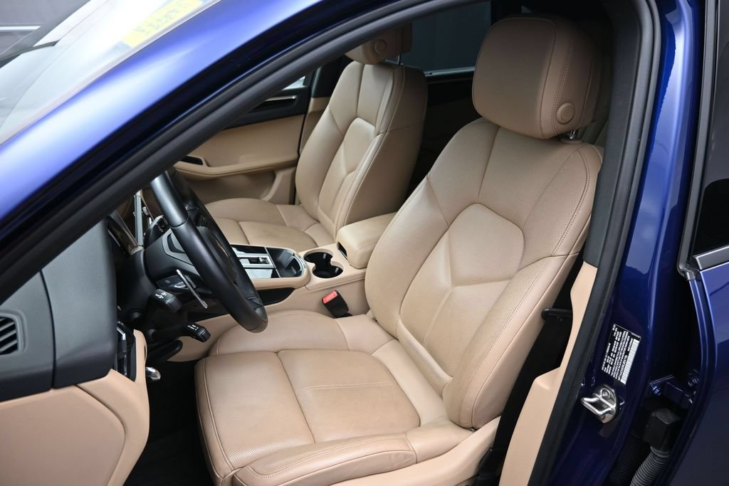 Used 2024 Porsche Macan AWD/4WD image 6