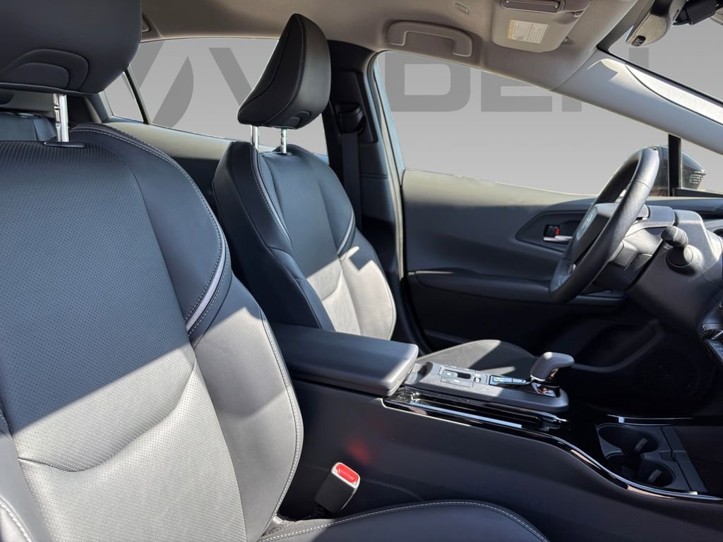 Used 2025 Toyota Prius XLE image 8