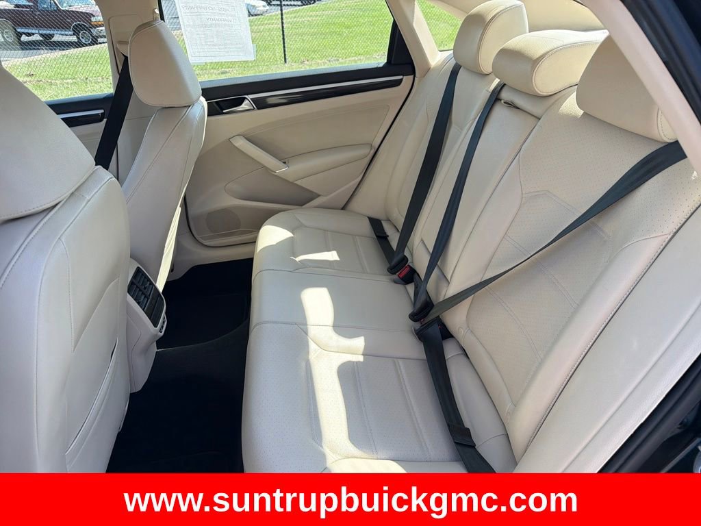 Used 2019 Volkswagen Passat 2.0T SE R-Line image 24