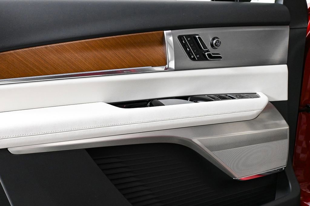 New 2026 Cadillac Vistiq Sport image 6