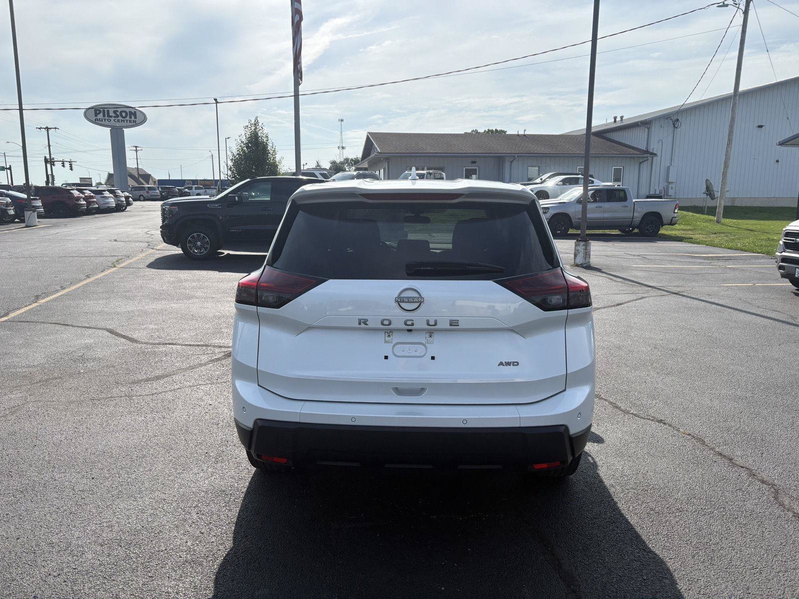 Used 2025 Nissan Rogue SV AWD/4WD image 23