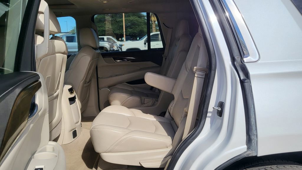 Used 2018 Cadillac Escalade Luxury AWD/4WD image 25