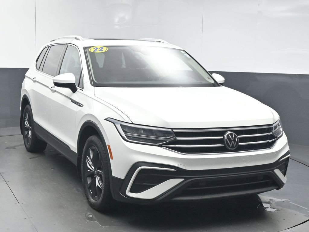 Used 2022 Volkswagen Tiguan SE FWD image 2