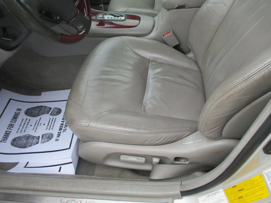 Used 2003 Lexus ES 330 w/ Premium Pkg FWD image 12