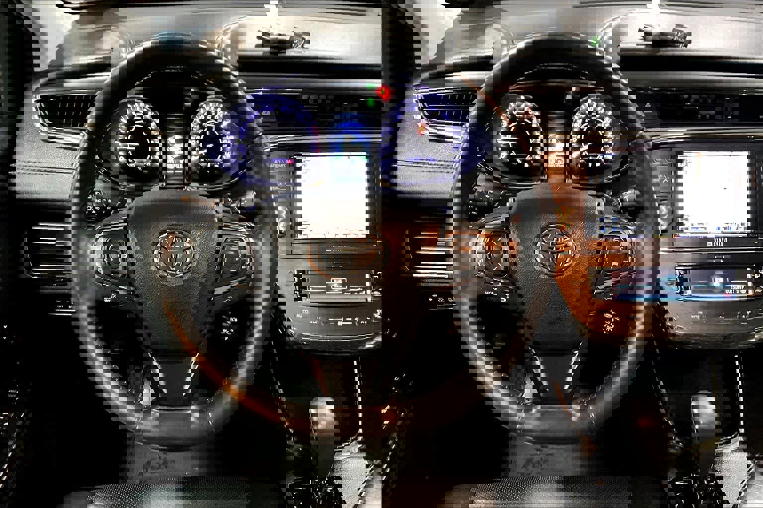 Used 2013 Toyota Avalon Limited image 5