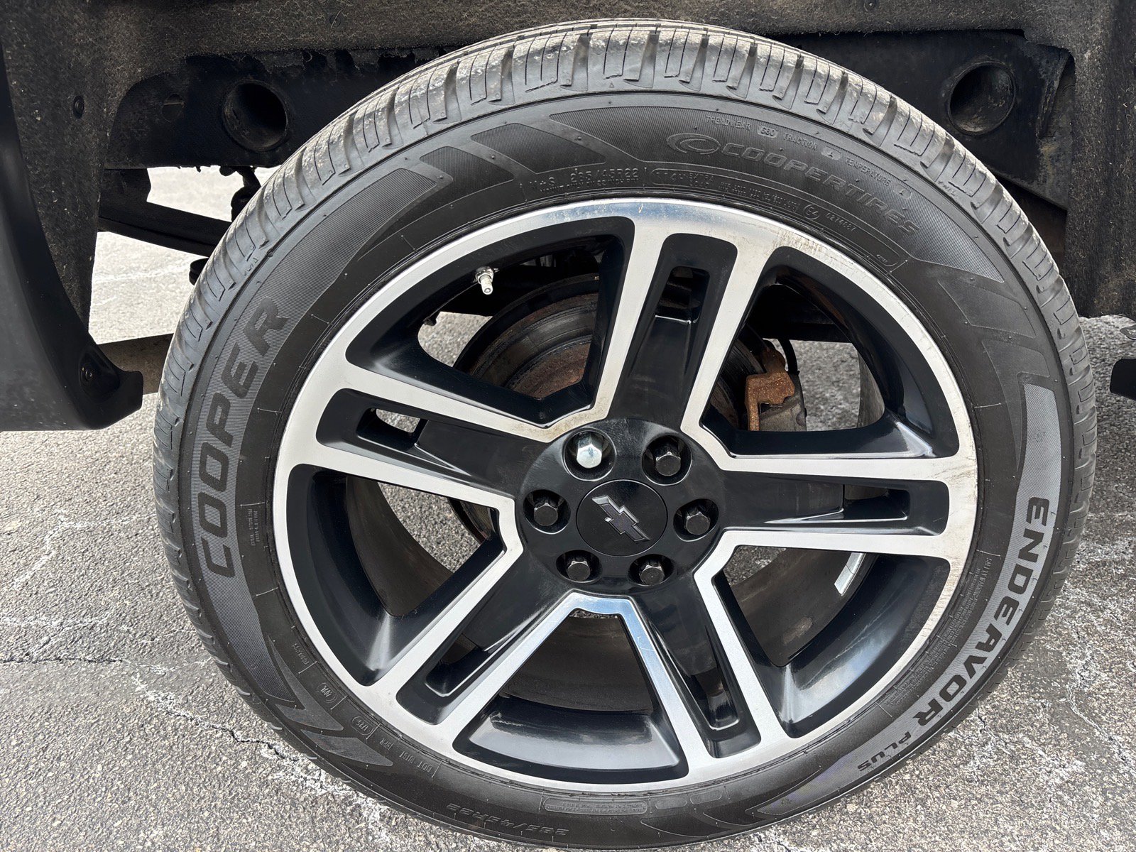 Used 2018 Chevrolet Silverado 1500 LT w/ LPO, Black Pack AWD/4WD image 9