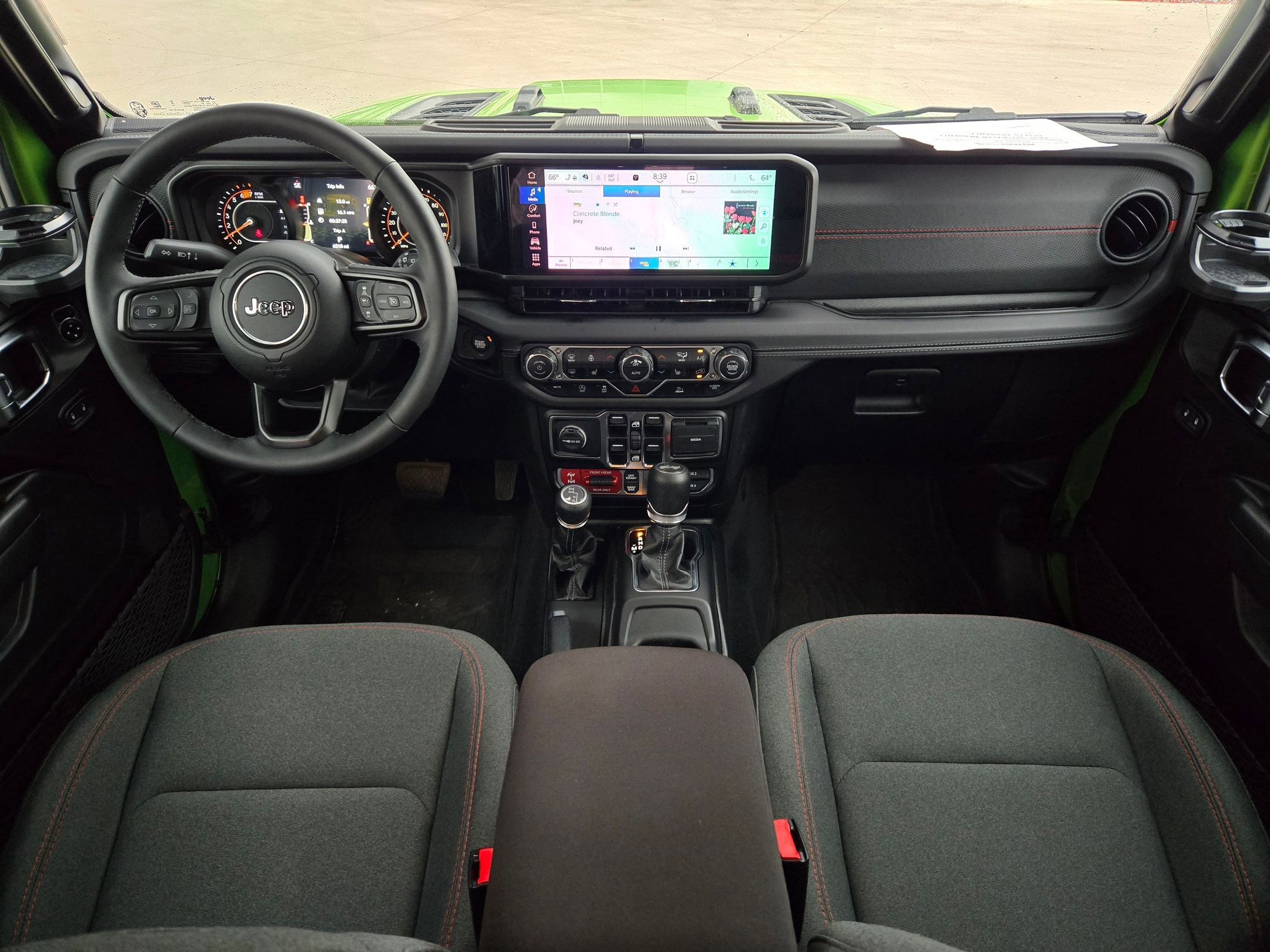 Used 2025 Jeep Wrangler Unlimited Rubicon w/ XTREMEE 35" Tire Package image 16