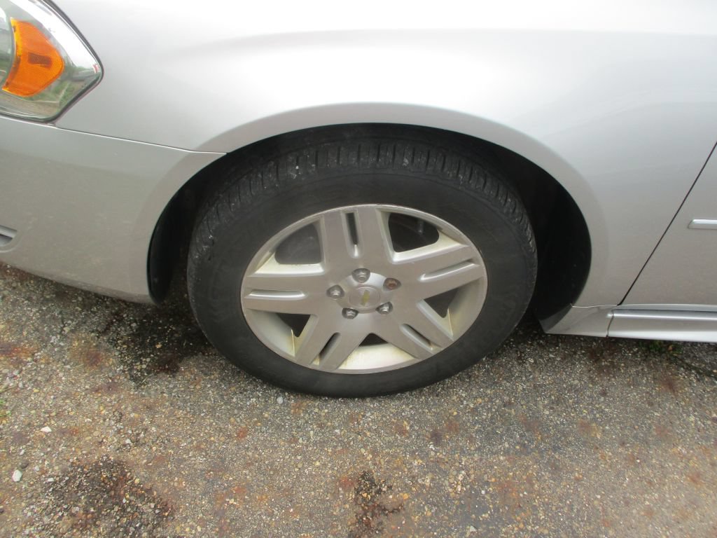 Used 2014 Chevrolet Impala LT w/ LT Sunroof Package FWD image 4