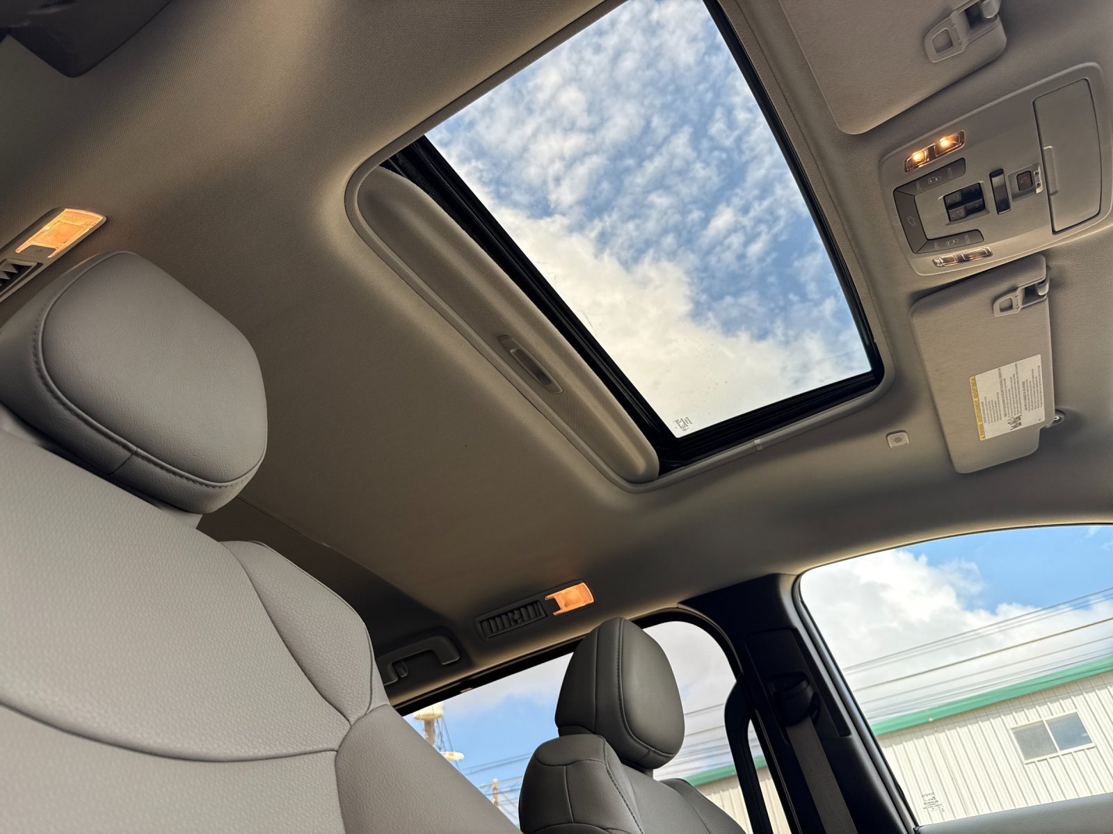Certified 2025 Toyota Sienna XLE FWD image 17