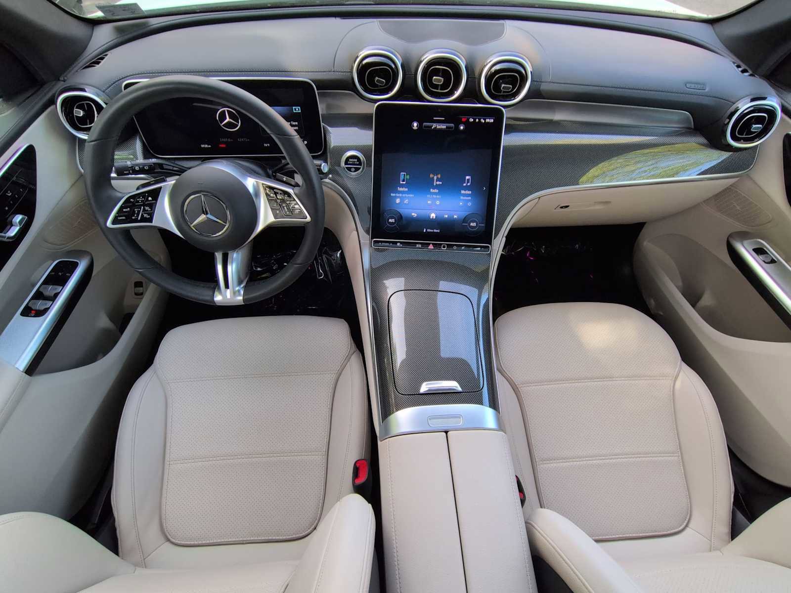 Used 2023 Mercedes-Benz GLC 300 4MATIC image 16