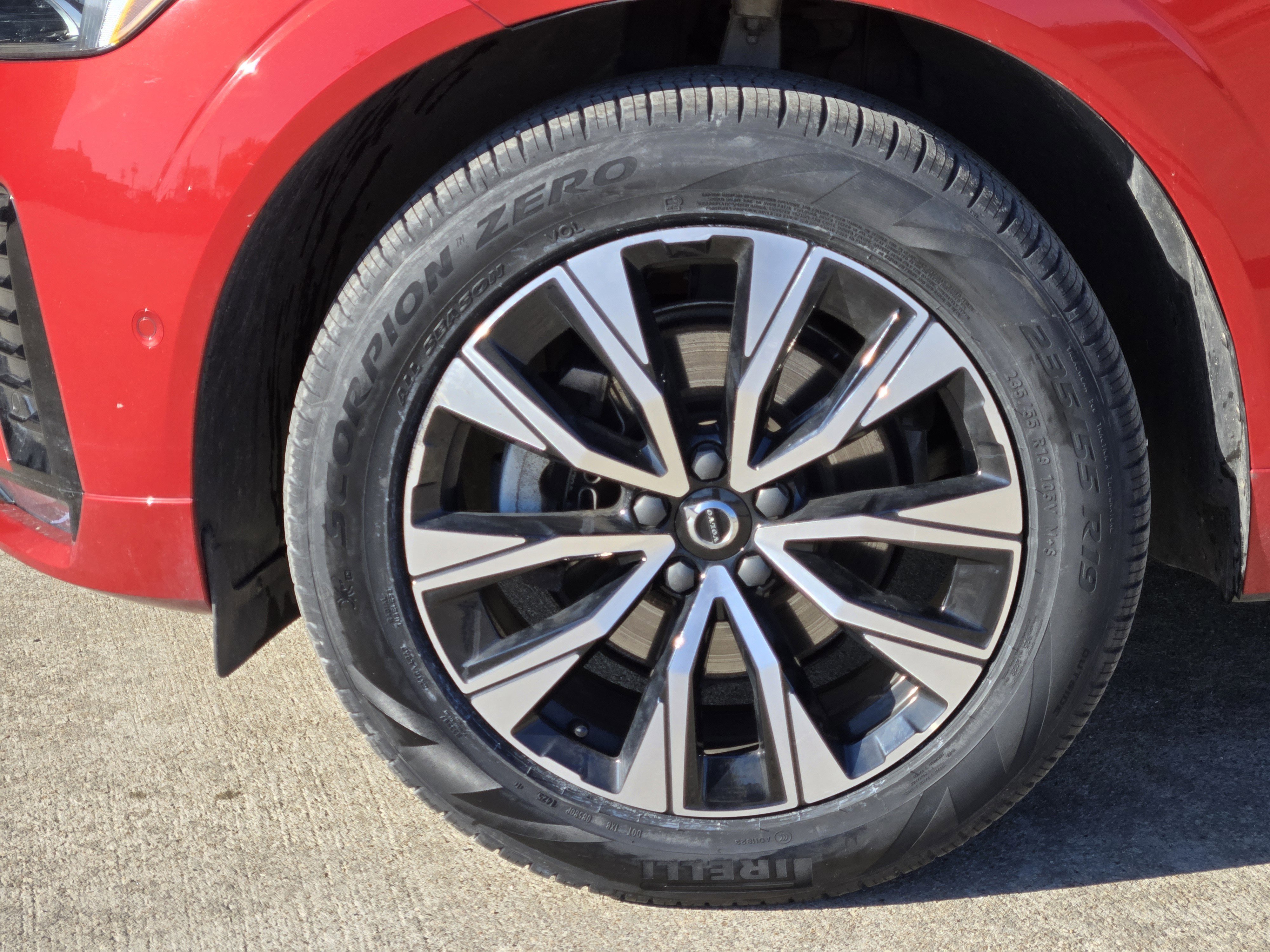 Used 2023 Volvo XC60 B5 Plus w/ Climate Package image 17