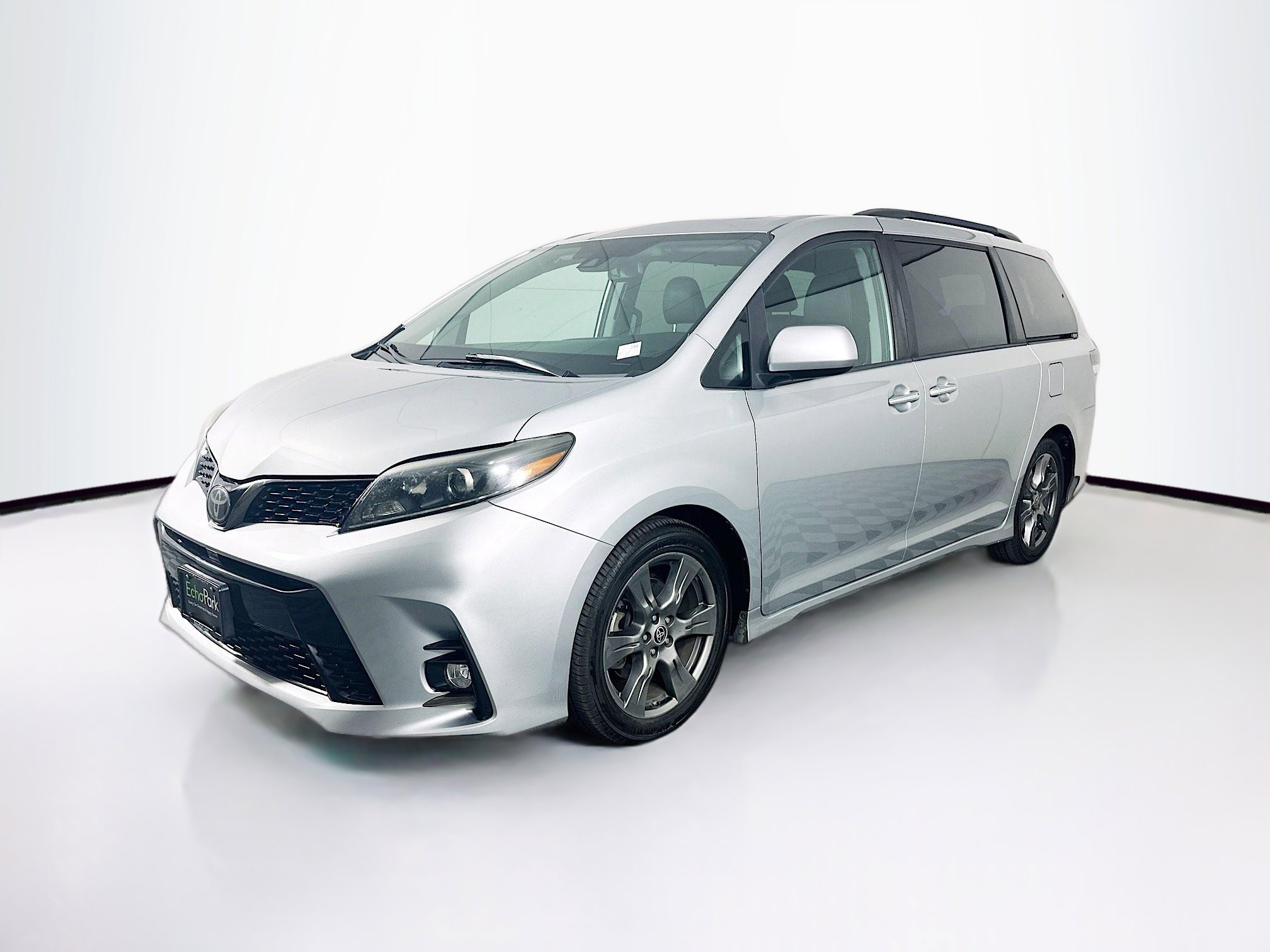 Used 2020 Toyota Sienna SE w/ SE Preferred Package image 3