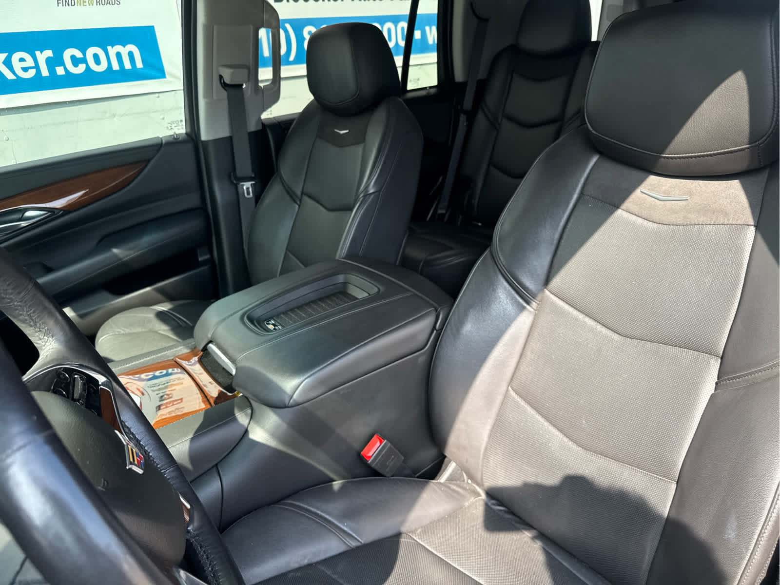 Used 2020 Cadillac Escalade Luxury RWD image 32