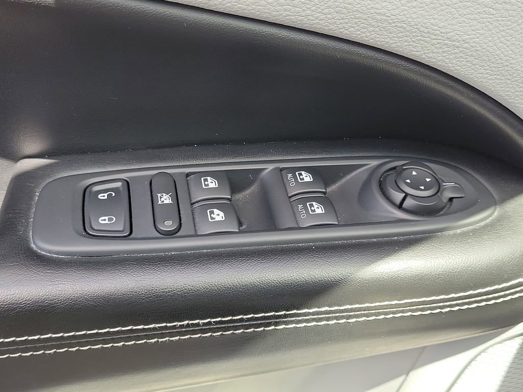 Used 2018 Jeep Compass Latitude image 31