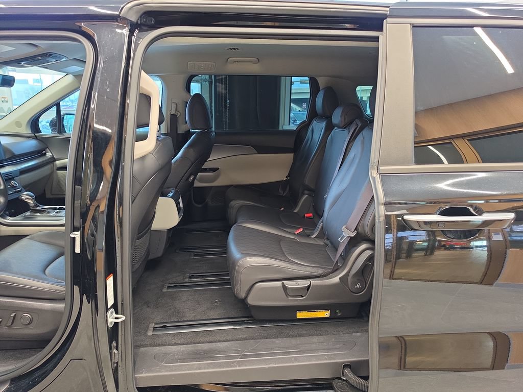 Certified 2022 Kia Carnival LX FWD image 32